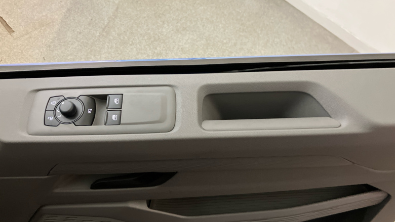 Volkswagen Transporter T32 Swb Electric 160kW 65kWh Commerce Pro Van Auto